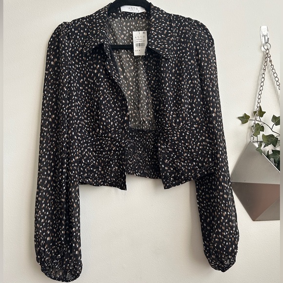ASTR The Label Black Taupe Geo Print Ruched Blouse, NWT - Picture 3 of 7